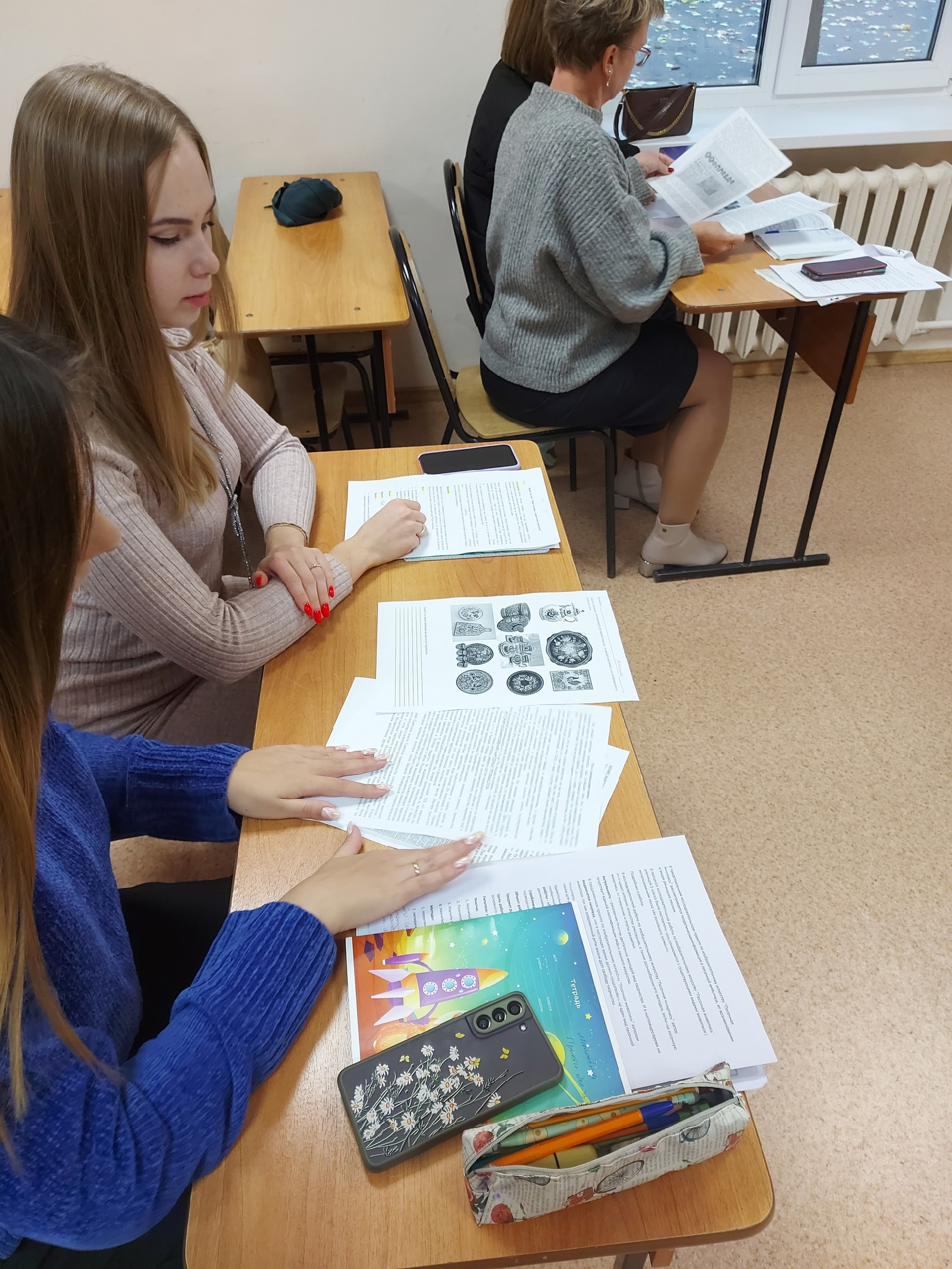 12 октября доцентом кафедры Изобразительное искусство и культурология Таланиной О.В. был проведен мастер-класс по теме Проблемы развития народных промыслов